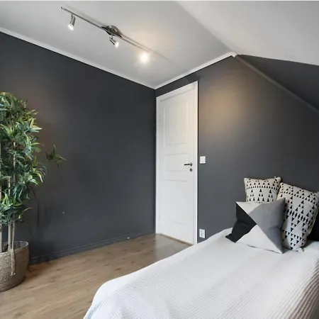 5-bedroom In Asane, Дом отдыха *